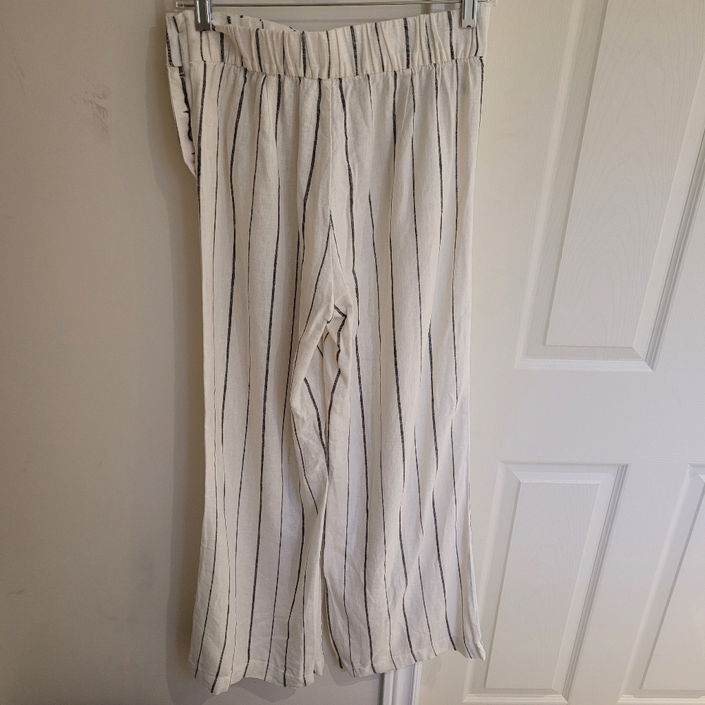 GAP Wide Legged Pants - Picture 3 of 5